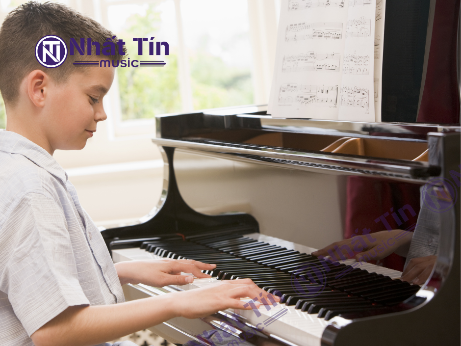 Bé học piano từ sớm giúp phát triển vượt trội hơn về tư duy, tính cách, trí não, kỹ năng