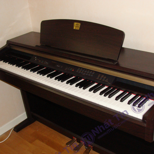 Đàn piano điện Yamaha CLP825 