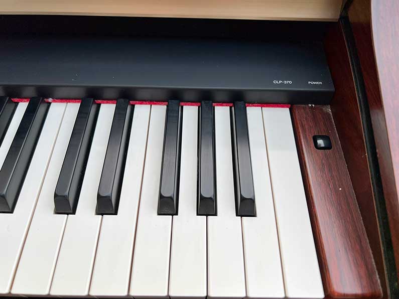 Piano điện Yamaha CLP370M