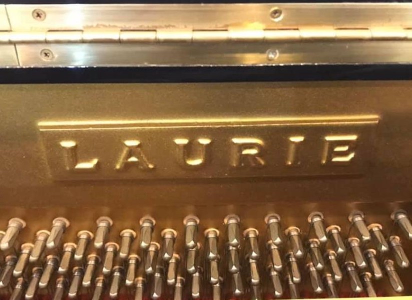 Đàn piano Upright Laurie UL5