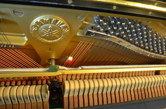 Đàn piano upright Yamaha YUX