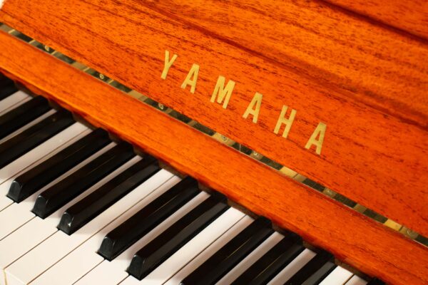 Đàn Piano Yamaha W104