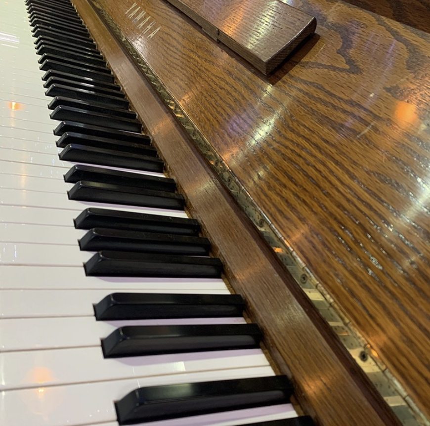 Đàn Piano Yamaha W105