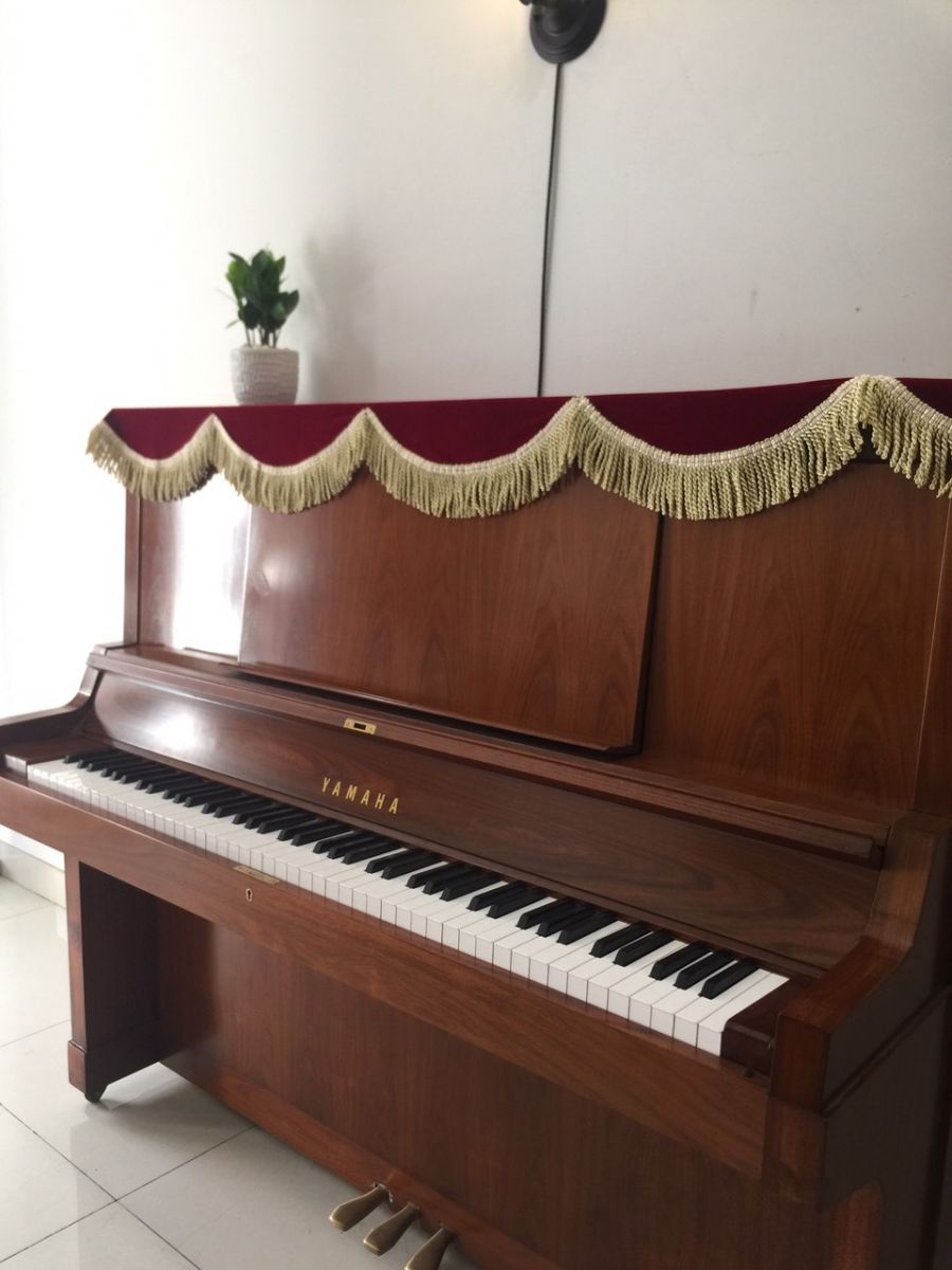 Đàn Piano Yamaha W105