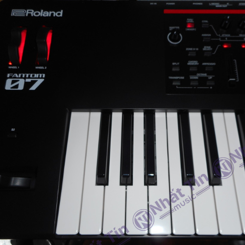 Đàn Roland Fantom07