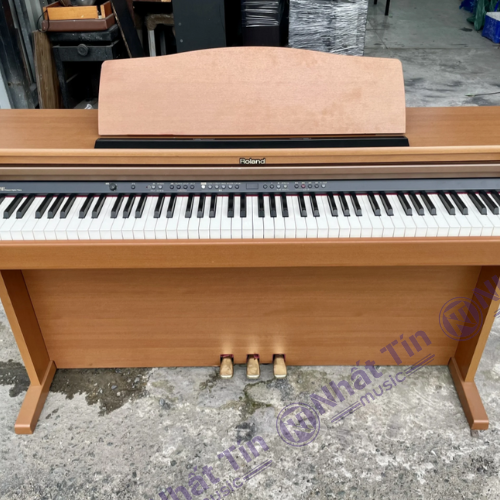 Đàn piano điện Roland HP103