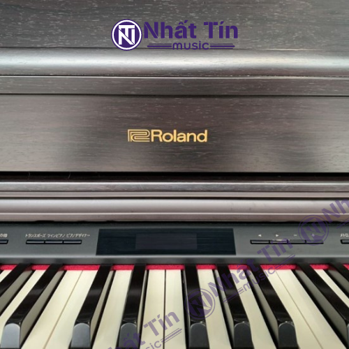 Cận cảnh dàn bàn phím của 1 cây Piano ROLAND