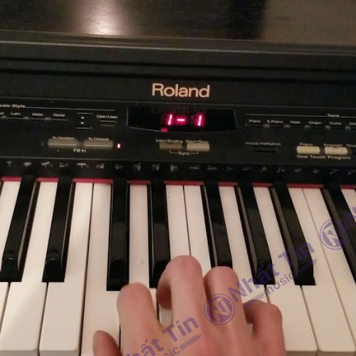 Đàn piano điện Roland KR370