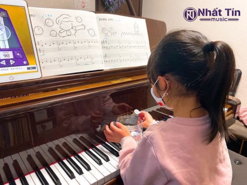 Rèn luyện trí và lực cho bé qua việc cho bé học đàn Piano