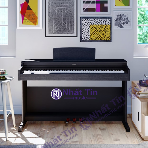 Đàn piano CLP có thiết kế đẹp mắt, sang trọng và hiện đại, phù hợp với nhiều không gian sống khác nhau.