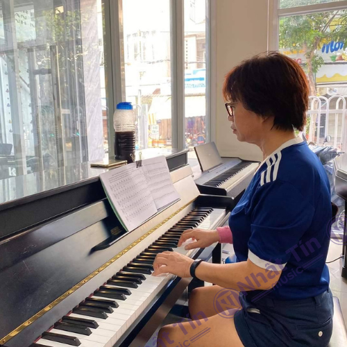 Người lớn tuổi có thích hợp để học piano không ?