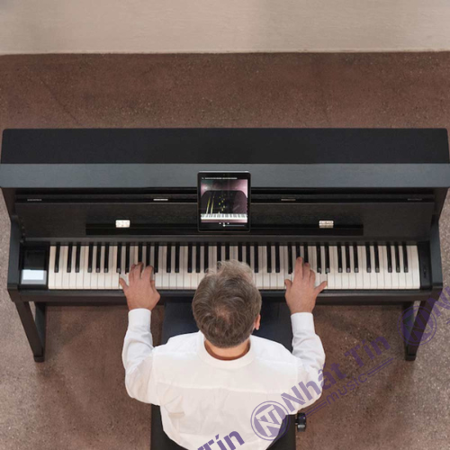 Người lớn chọn đàn piano làm sao có chiều cao phù hợp tối thiểu phải 121cm trở lên